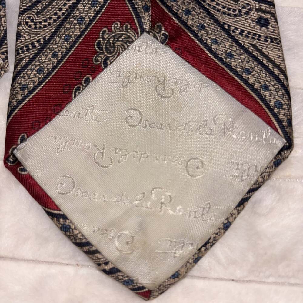 Vtg 90s Oscar de la Renta COUTURE Silk Tie Red Paisley Castner Knott Nashville - Picture 2 of 2